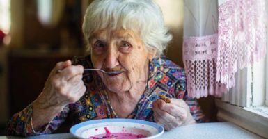 How do you know if someone has elderly malnutrition?